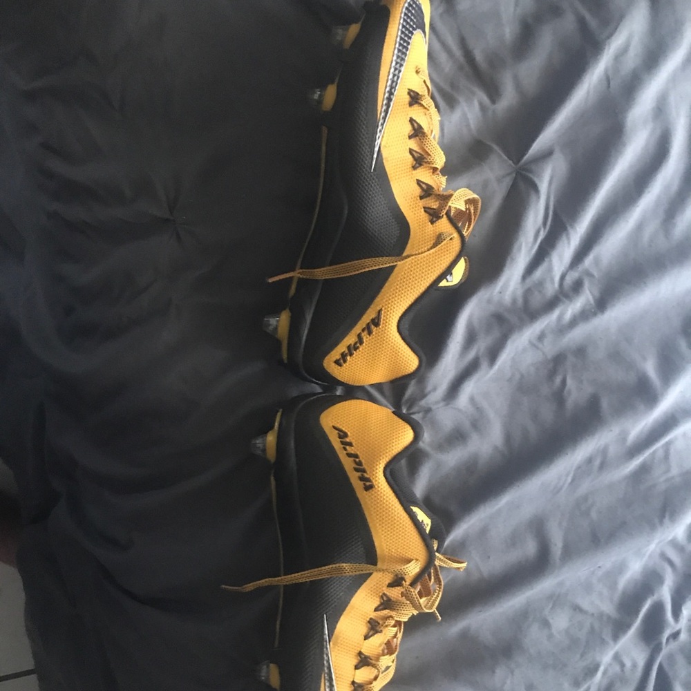 Nike Alpha Soccer/Football Cleats
